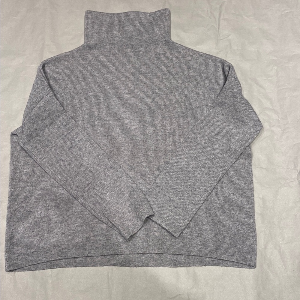 NWOT. Vince cashmere sweater.